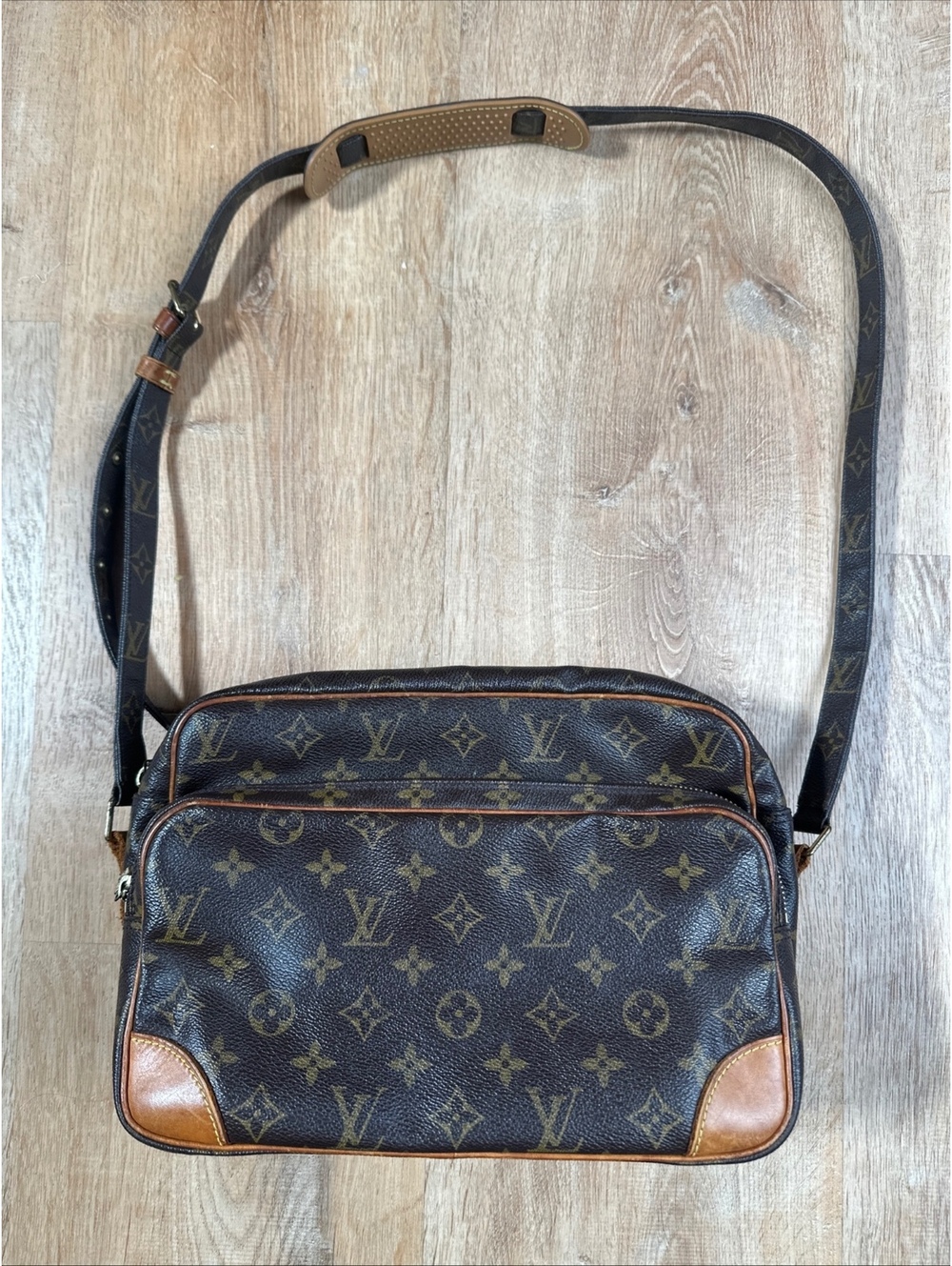 Louis Vuitton Nile Monogram Crossbody Bag M45244 Vintage LV